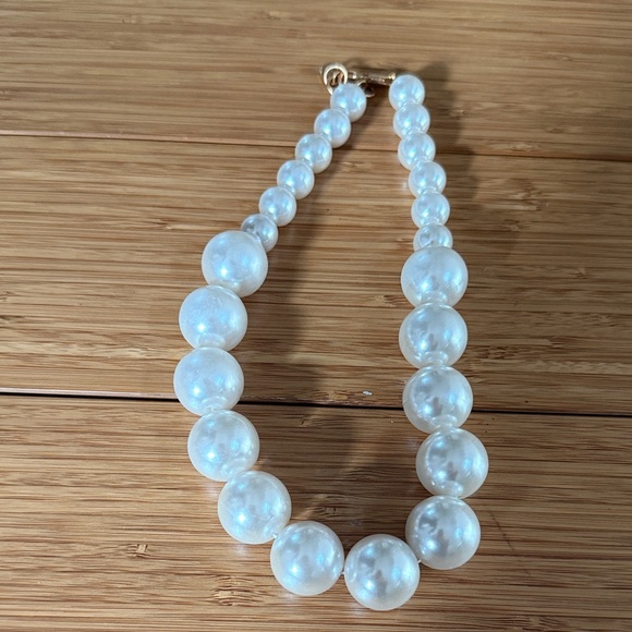 Zara Jewelry - Zara Lustrous White Bead Necklace